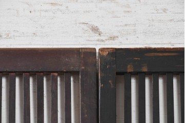 アンティーク建具　明治から大正期　細かな縦格子と腰板が趣深い格子戸4枚セット　(R-091658)