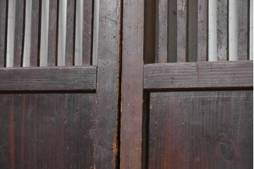 アンティーク建具　明治から大正期　細かな縦格子と腰板が趣深い格子戸4枚セット　(R-091658)
