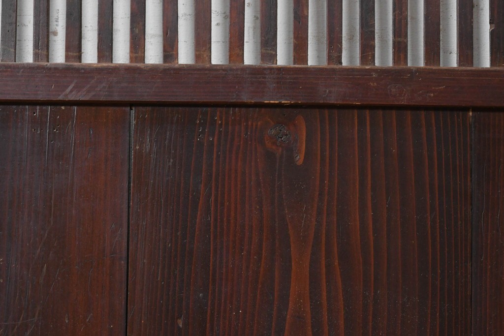 アンティーク建具　明治から大正期　細かな縦格子と腰板が趣深い格子戸4枚セット　(R-091658)
