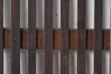 アンティーク建具　明治から大正期　細かな縦格子と腰板が趣深い格子戸4枚セット　(R-091658)