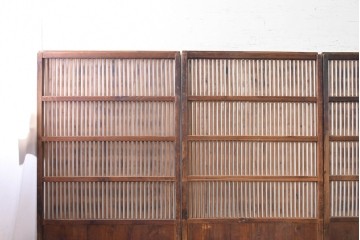 アンティーク建具　明治から大正期　細かな縦格子と腰板が趣深い格子戸4枚セット　(R-091658)