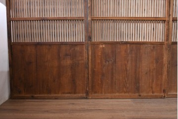 アンティーク建具　明治から大正期　細かな縦格子と腰板が趣深い格子戸4枚セット　(R-091658)