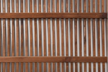 アンティーク建具　明治から大正期　細かな縦格子と腰板が趣深い格子戸4枚セット　(R-091658)