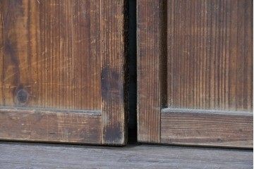 アンティーク建具　明治から大正期　細かな縦格子と腰板が趣深い格子戸4枚セット　(R-091658)