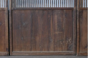アンティーク建具　明治から大正期　細かな縦格子と腰板が趣深い格子戸4枚セット　(R-091658)