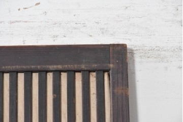 アンティーク建具　明治から大正期　細かな縦格子と腰板が趣深い格子戸1枚　(R-091659)