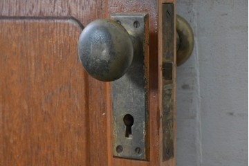 ヴィンテージ建具　昭和中期　温かみのある木色と型板ガラスがレトロなドア1枚　(R-091661)