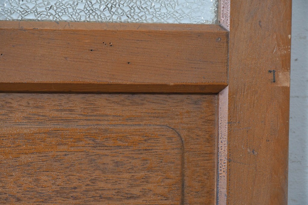 ヴィンテージ建具　昭和中期　型板ガラスとドアノブのプレートがレトロで趣深いドア1枚　(R-091663)