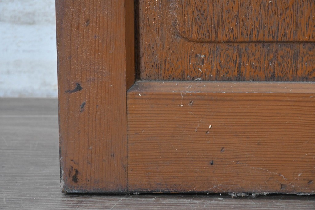 ヴィンテージ建具　昭和中期　型板ガラスとドアノブのプレートがレトロで趣深いドア1枚　(R-091663)