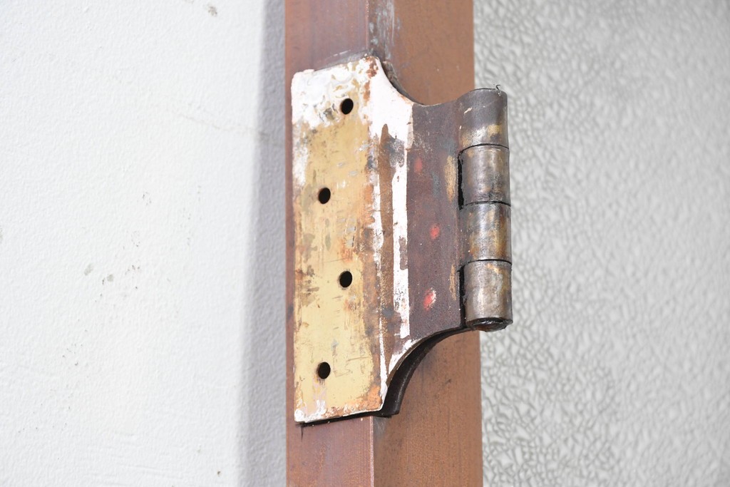 ヴィンテージ建具　昭和中期　型板ガラスとドアノブのプレートがレトロで趣深いドア1枚　(R-091663)