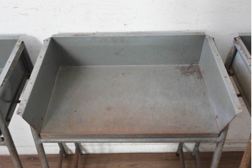 《天板取り付け加工費込み》　和製アンティーク　昭和初期から昭和中期　ヒノキ天板で仕上げる鉄脚学校机4台セット　(R-091671)