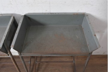 《天板取り付け加工費込み》　和製アンティーク　昭和初期から昭和中期　ヒノキ天板で仕上げる鉄脚学校机4台セット　(R-091671)