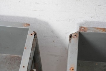 《天板取り付け加工費込み》　和製アンティーク　昭和初期から昭和中期　ヒノキ天板で仕上げる鉄脚学校机4台セット　(R-091672)