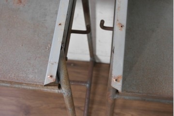 《天板取り付け加工費込み》　和製アンティーク　昭和初期から昭和中期　ヒノキ天板で仕上げる鉄脚学校机4台セット　(R-091672)