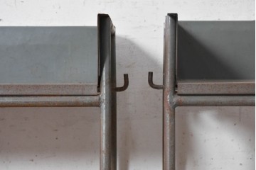 《天板取り付け加工費込み》　和製アンティーク　昭和初期から昭和中期　ヒノキ天板で仕上げる鉄脚学校机4台セット　(R-091672)
