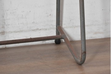 《天板取り付け加工費込み》　和製アンティーク　昭和初期から昭和中期　ヒノキ天板で仕上げる鉄脚学校机4台セット　(R-091672)