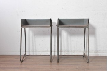 《天板取り付け加工費込み》　和製アンティーク　昭和初期から昭和中期　ヒノキ天板で仕上げる鉄脚学校机2台セット　(R-091673)