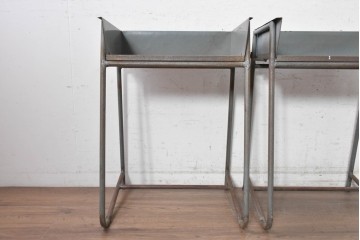 《天板取り付け加工費込み》　和製アンティーク　昭和初期から昭和中期　ヒノキ天板で仕上げる鉄脚学校机2台セット　(R-091673)