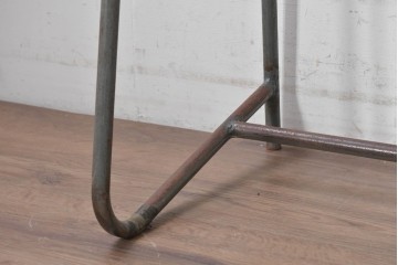 《天板取り付け加工費込み》　和製アンティーク　昭和初期から昭和中期　ヒノキ天板で仕上げる鉄脚学校机2台セット　(R-091673)