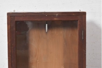 和製アンティーク　大正期から昭和初期　すっきりとした佇まいの壁掛けガラスケース　(R-091675)