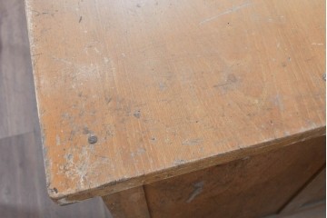 和製ヴィンテージ　昭和中期　ナラ材　引き出し5杯を備えたレトロな雰囲気の片袖デスク　(R-091681)