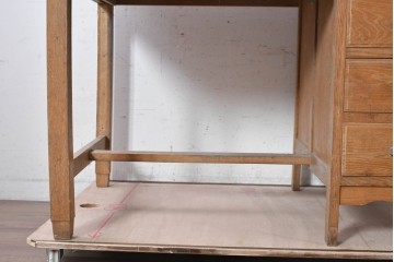 和製ヴィンテージ　昭和中期　ナラ材　引き出し5杯を備えたレトロな雰囲気の片袖デスク　(R-091681)