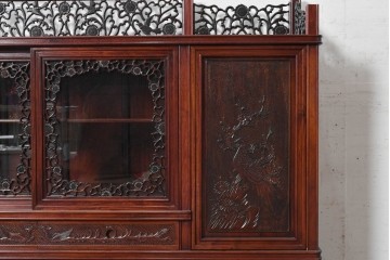 和製ヴィンテージ　花梨材　花鳥彫刻と透かし彫りをふんだんにあしらった優美なサイドボード　(R-091683)