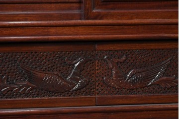 和製ヴィンテージ　花梨材　花鳥彫刻と透かし彫りをふんだんにあしらった優美なサイドボード　(R-091683)