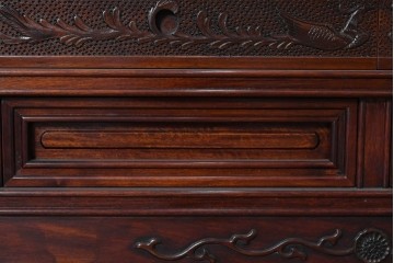 和製ヴィンテージ　花梨材　花鳥彫刻と透かし彫りをふんだんにあしらった優美なサイドボード　(R-091683)