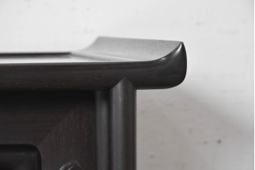 和製アンティーク　昭和初期から昭和中期　紫檀材　透かし彫りと牡丹の彫刻が趣深い茶棚　(R-091684)