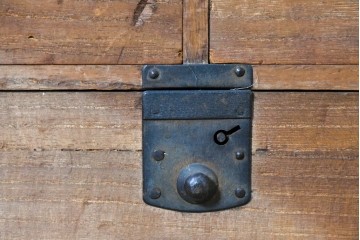 和製アンティーク　明治から大正期　希少デザイン　総桐材　素朴な風合いが魅力の時代箪笥ローチェスト　(R-091685)