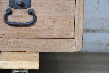 和製アンティーク　明治から大正期　希少デザイン　総桐材　素朴な風合いが魅力の時代箪笥ローチェスト　(R-091685)