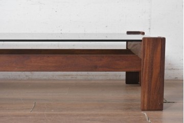 和製ヴィンテージ　北欧デザイン　チーク材　木製フレームとガラス天板が軽やかな印象を添えるセンターテーブル　(R-091688)