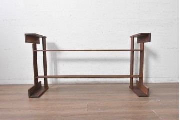 和製ヴィンテージ　北欧デザイン　チーク材　木製フレームとガラス天板が軽やかな印象を添えるセンターテーブル　(R-091688)