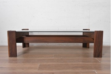 和製ヴィンテージ　北欧デザイン　チーク材　木製フレームとガラス天板が軽やかな印象を添えるセンターテーブル　(R-091688)