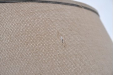 和製ヴィンテージ　希少な廃番品!!　池田製作所　ナラ材　挽物意匠の支柱と布製シェードがクラシカルなフロアライト　(R-091689)