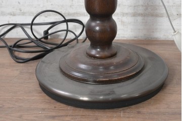 和製ヴィンテージ　希少な廃番品!!　池田製作所　ナラ材　挽物意匠の支柱と布製シェードがクラシカルなフロアライト　(R-091689)