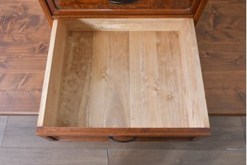 中古　美品　職人手作り品　欅(ケヤキ)材　個性的な木目の表情が面白い4段の小引き出し　(R-091706)