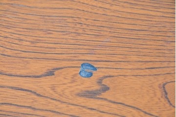 中古　美品　職人手作り品　欅(ケヤキ)材　個性的な木目の表情が面白い4段の小引き出し　(R-091706)