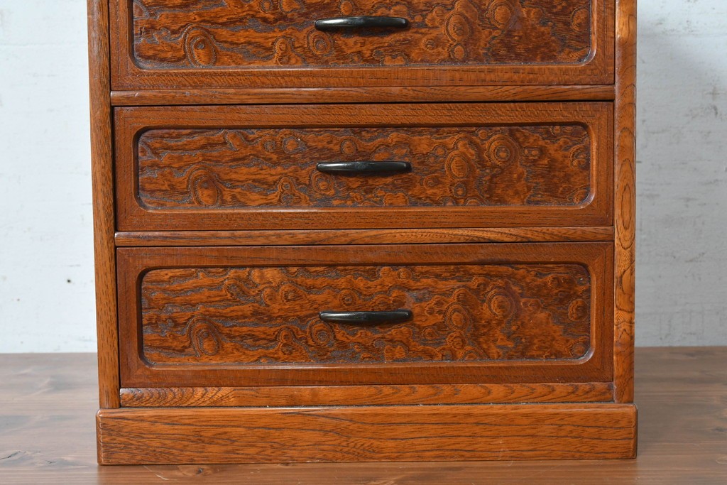 中古　美品　職人手作り品　欅(ケヤキ)材　個性的な木目の表情が面白い4段の小引き出し　(R-091706)