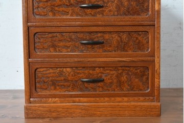 中古　美品　職人手作り品　欅(ケヤキ)材　個性的な木目の表情が面白い4段の小引き出し　(R-091706)