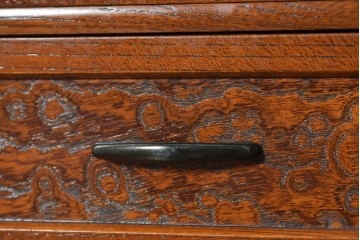 中古　美品　職人手作り品　欅(ケヤキ)材　個性的な木目の表情が面白い4段の小引き出し　(R-091706)
