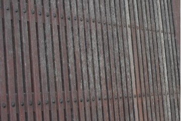 和製アンティーク建具　明治期から大正期　総欅材　格子入りの背の高い蔵戸1枚　(R-091712)