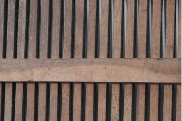 和製アンティーク建具　明治期から大正期　総欅材　格子入りの背の高い蔵戸1枚　(R-091712)