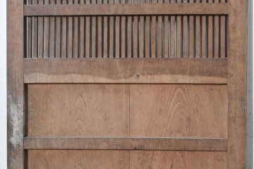 和製アンティーク建具　明治期から大正期　総欅材　格子入りの背の高い蔵戸1枚　(R-091712)