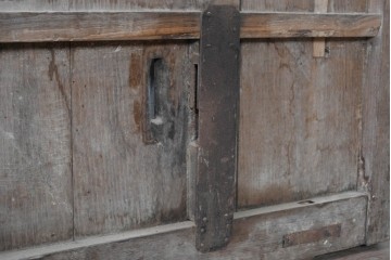 和製アンティーク建具　明治期　栗材　人気の幅狭サイズの蔵戸1枚　(R-091713)