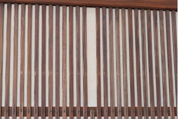 和製アンティーク建具　明治期から大正期　細かな縦格子と中央にガラスを備えた格子戸3枚セット　(R-091714)