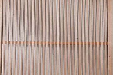 和製ヴィンテージ建具　昭和後期　細かな縦格子がすっきりとした印象の幅狭格子戸1枚　(R-091718)