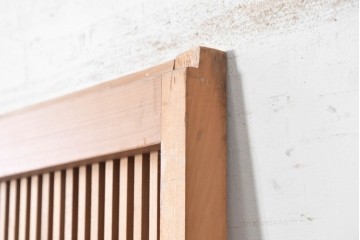 和製ヴィンテージ建具　昭和後期　細かな縦格子がすっきりとした印象の幅狭格子戸1枚　(R-091718)