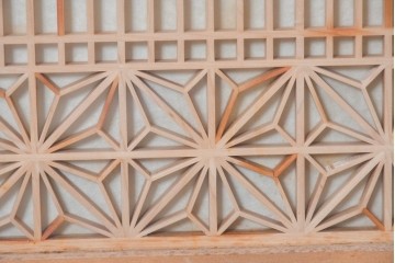 ヴィンテージ建具　昭和後期　松竹梅　鶴亀　麻の葉組子　縁起の良い意匠をちりばめた両面ガラスの書院戸2枚セット　(R-091721)